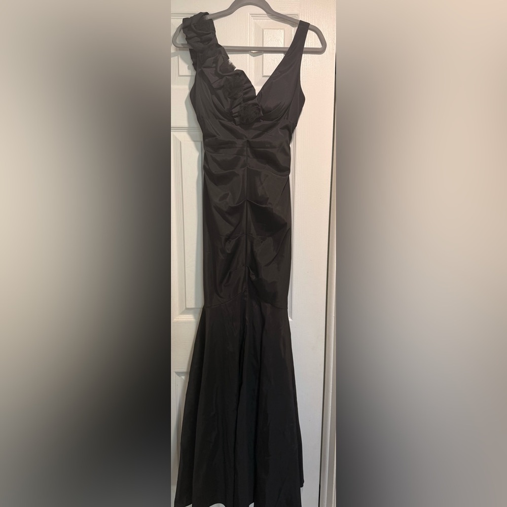 Cache Elegant Black Mermaid Evening Gown